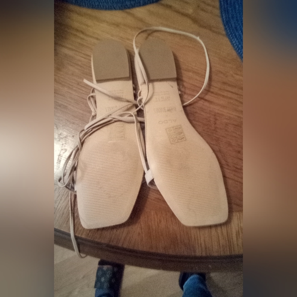 Shoes - Picture 4 of 4